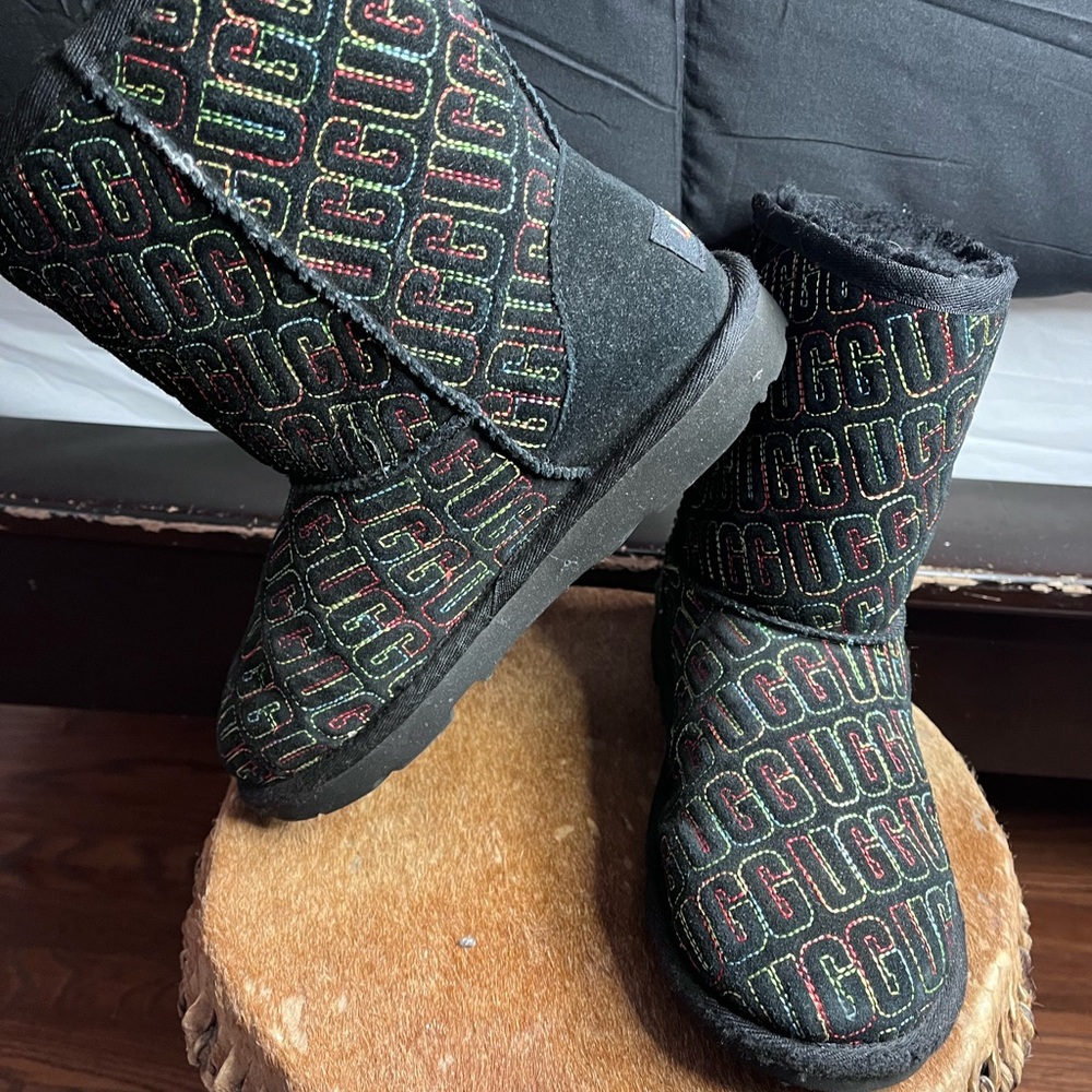 UGG Classic II Graphic Stitch Boot Black Size 4  (Girls) worn about 5 times. - Picture 2 of 7